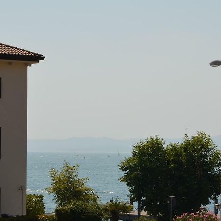 شقة Trilocale Palazzo Garda غارْدا المظهر الخارجي الصورة