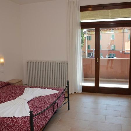 شقة Trilocale Palazzo Garda غارْدا المظهر الخارجي الصورة